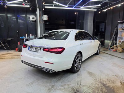 MERCEDES-BENZ E-CLASS - 3