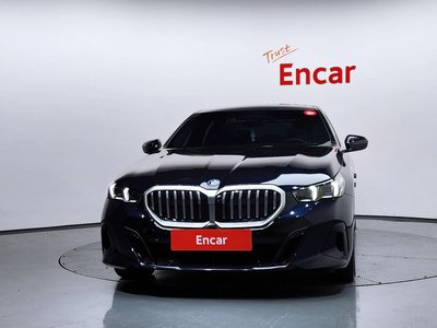 2025 BMW 5 SERIES — фото 2