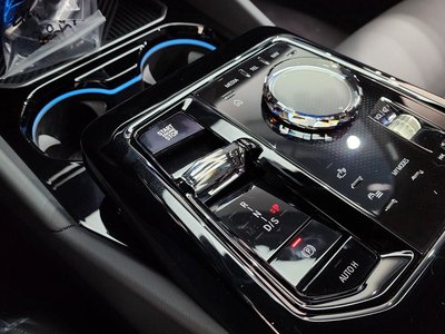 صورة مصغرة 12 لـ 2025 BMW 5 SERIES