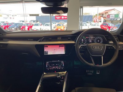 AUDI Q8 SPORTBACK E-TRON - 10