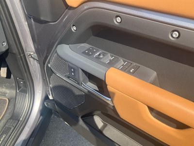 LAND ROVER DEFENDER - 10