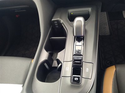 TOYOTA CROWN CROSSOVER - 10