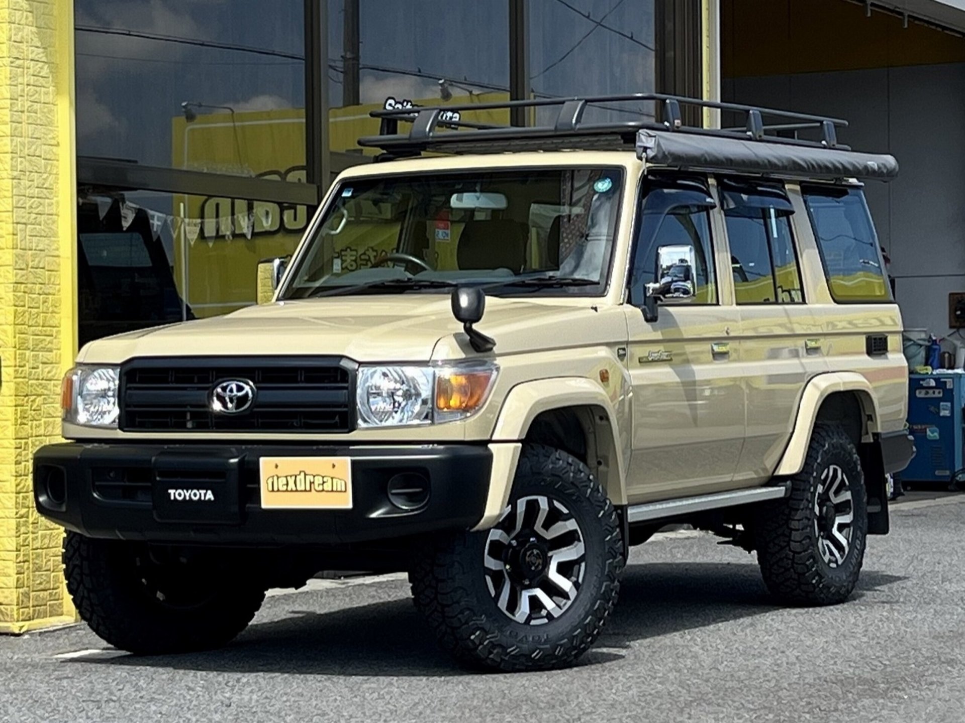 TOYOTA LAND CRUISER 70 - View 1