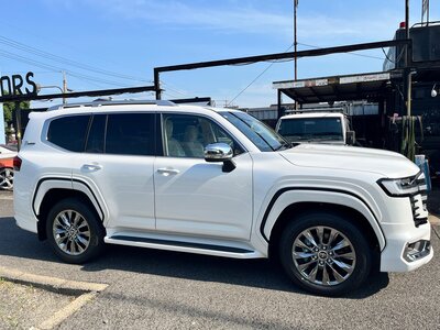 TOYOTA LAND CRUISER 300 - 7