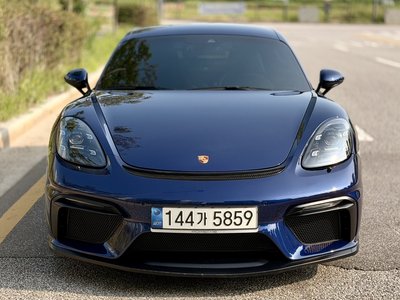 2021 Porsche 718 photo 2