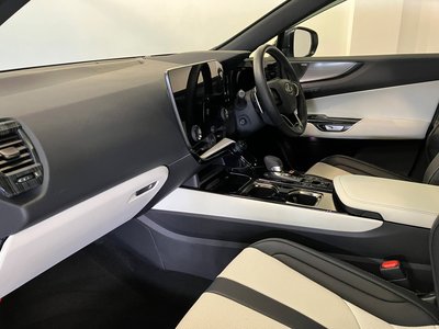 صورة 5 لـ 2024 Lexus NX