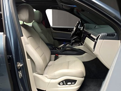 PORSCHE CAYENNE - 10