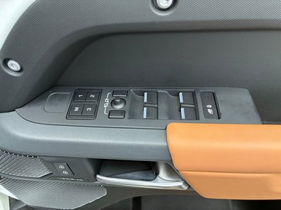 2023 LAND Rover DEFENDER thumbnail 13
