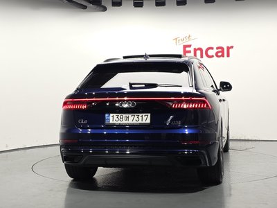 AUDI Q8 - 4