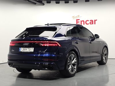 AUDI Q8 - 3