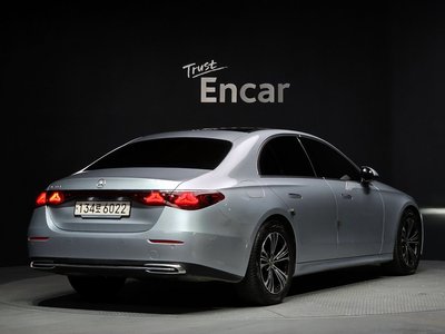 MERCEDES-BENZ E-CLASS - 4