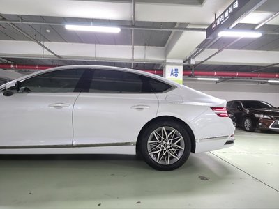 GENESIS G80 (RG3) - 2