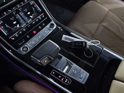 AUDI A8 - 9
