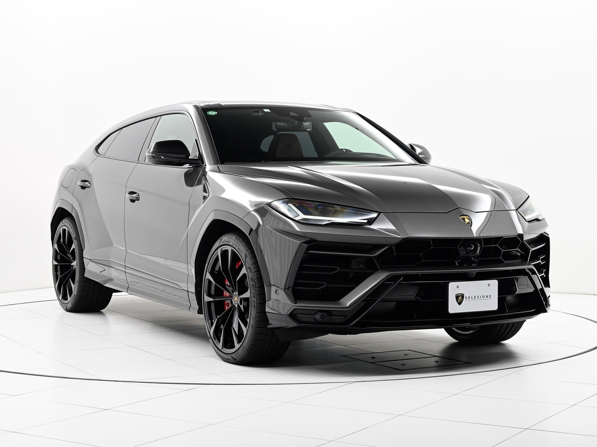 LAMBORGHINI URUS - View 1