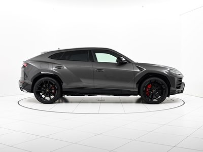 LAMBORGHINI URUS - 4
