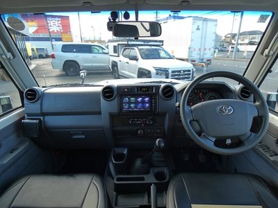 TOYOTA LAND CRUISER 70 2014 thumbnail 3