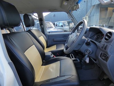 TOYOTA LAND CRUISER 70 2014 thumbnail 16