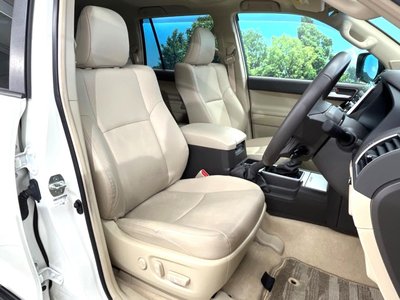 TOYOTA LAND CRUISER PRADO - 8