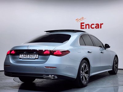 MERCEDES-BENZ E-CLASS - 4