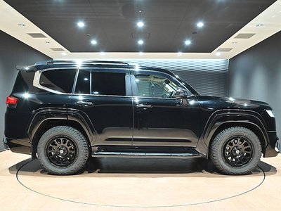 TOYOTA LAND CRUISER 300 - 6