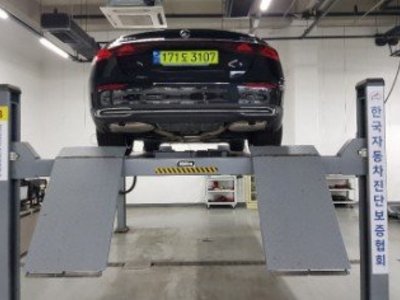 MERCEDES-BENZ E-CLASS - 2