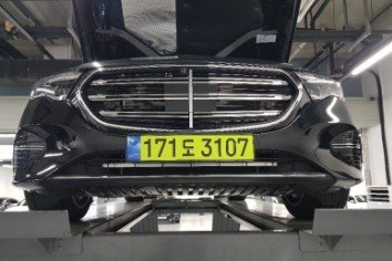 MERCEDES-BENZ E-CLASS - View 1