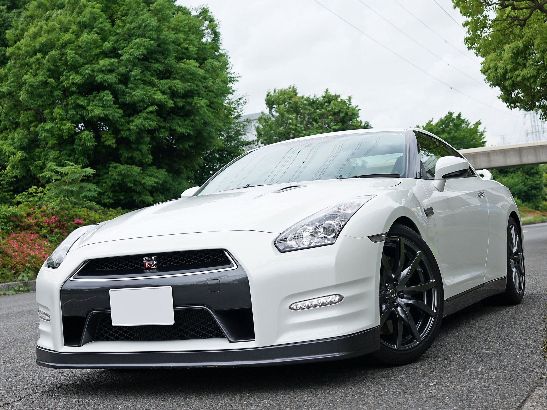 NISSAN GT-R - View 1
