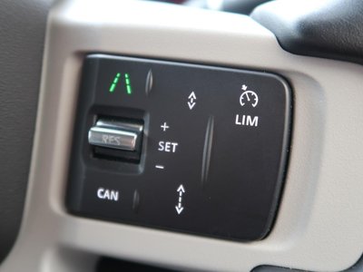 LAND ROVER DEFENDER - 7