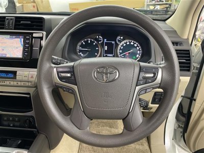 TOYOTA LAND CRUISER PRADO - 8