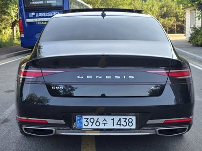 2023 Genesis G90 (RS4) photo 2