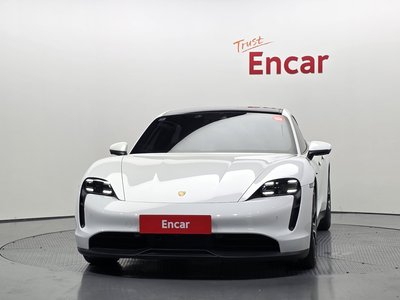 2022 Porsche TAYCAN 照片 2