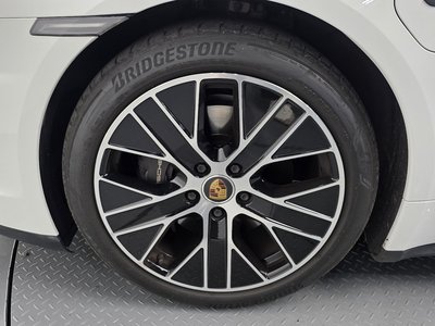 2022 Porsche TAYCAN 照片 6