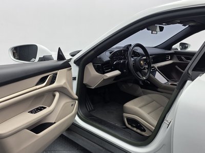 2022 Porsche TAYCAN 照片 10