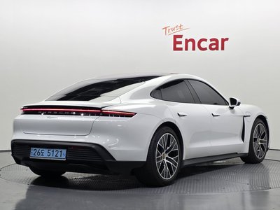 2022 Porsche TAYCAN 照片 3