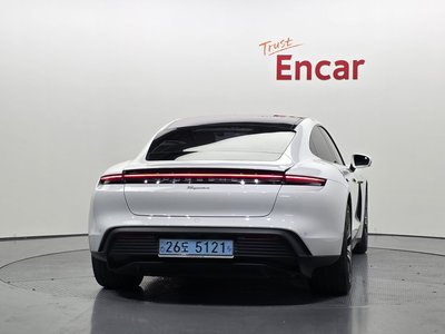 2022 Porsche TAYCAN 照片 4