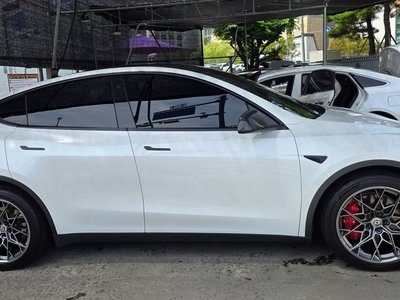 2022 Tesla MODEL Y thumbnail 11