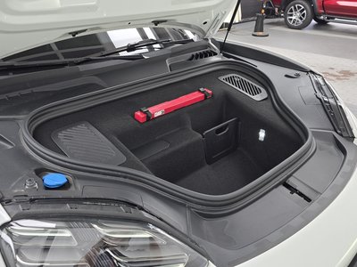 صورة 7 لـ 2025 Porsche MACAN