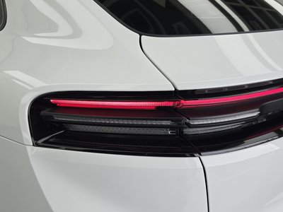 صورة 10 لـ 2025 Porsche MACAN
