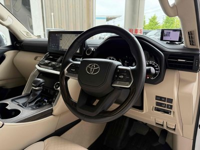 TOYOTA LAND CRUISER 300 - 5