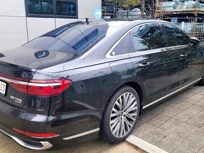 AUDI A8 - 6