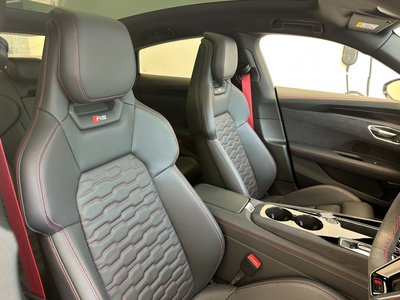 صورة مصغرة 25 لـ 2024 AUDI RS E-TRON GT