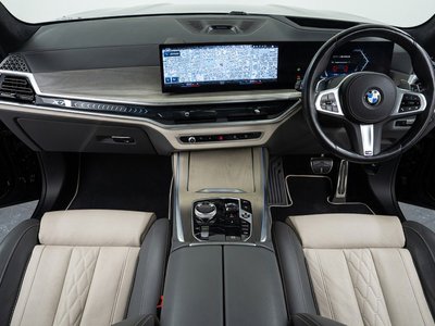صورة 8 لـ 2023 BMW X7