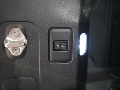 LAND ROVER DEFENDER - 10