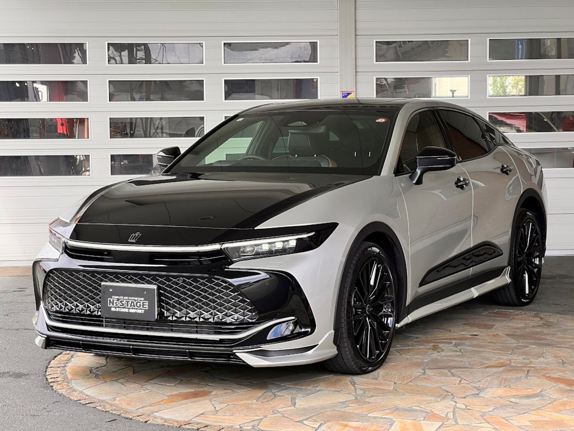 TOYOTA CROWN CROSSOVER - View 1