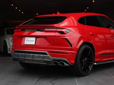 LAMBORGHINI URUS - 7
