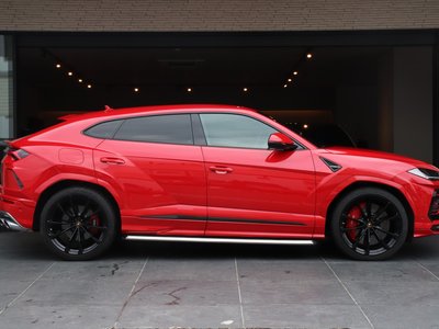 LAMBORGHINI URUS - 2