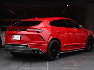 LAMBORGHINI URUS - 3