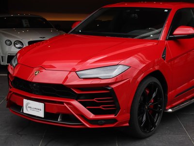 LAMBORGHINI URUS - 4