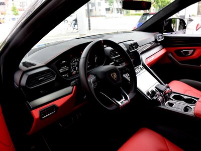 LAMBORGHINI URUS - 2