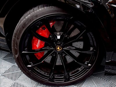 LAMBORGHINI URUS - 3